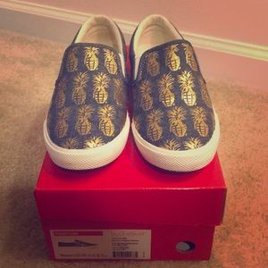 Bucketfeet Pineappleade slip on shoes size US06